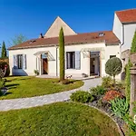 Le Clos De L\'Aigue